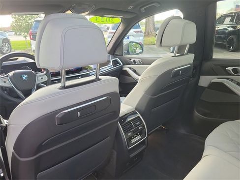 Used 2023 BMW X7 xDrive40i w/ Premium Package image 15