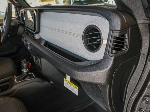 New 2026 Jeep Gladiator Sport image 32