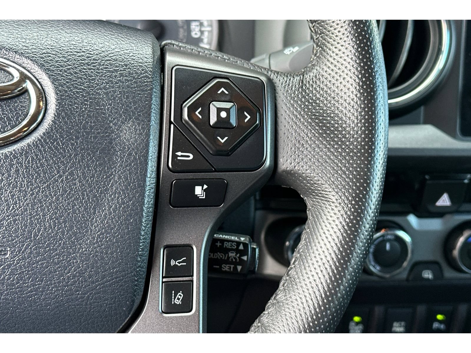 Used 2018 Toyota Tacoma TRD Pro AWD/4WD image 27