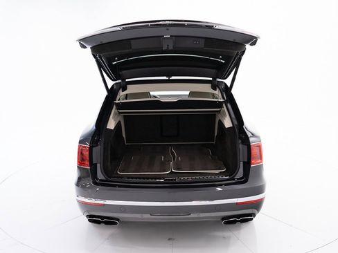 Used 2020 Bentley Bentayga V8 image 45