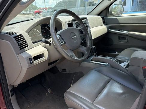 Used 2008 Jeep Grand Cherokee Laredo AWD/4WD image 2