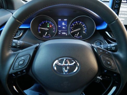 Used 2020 Toyota C-HR XLE image 25