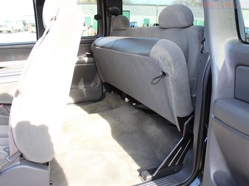 Used 2003 Chevrolet Silverado 2500 LS w/ Snow Plow Prep Package AWD/4WD image 23