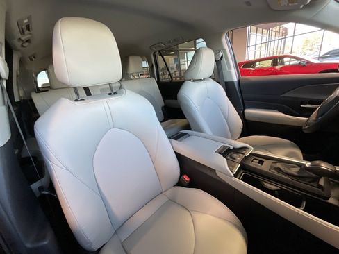 Certified 2024 Toyota Grand Highlander XLE image 19