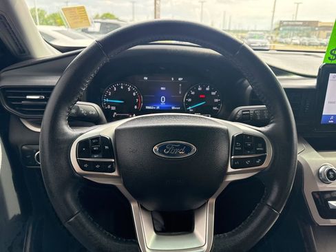 Used 2024 Ford Explorer XLT image 12