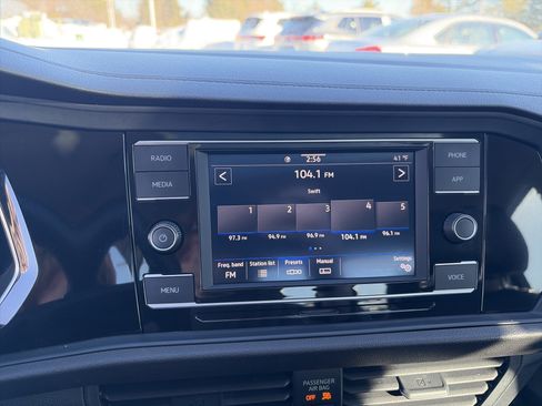 Certified 2023 Volkswagen Jetta SE w/ Panoramic Sunroof Package image 26