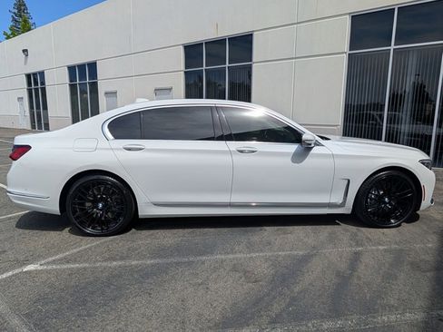 Certified 2022 BMW 750i xDrive w/ Executive Package AWD/4WD image 4