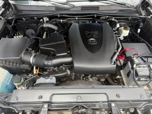 Used 2017 Toyota Tacoma SR5 AWD/4WD image 21