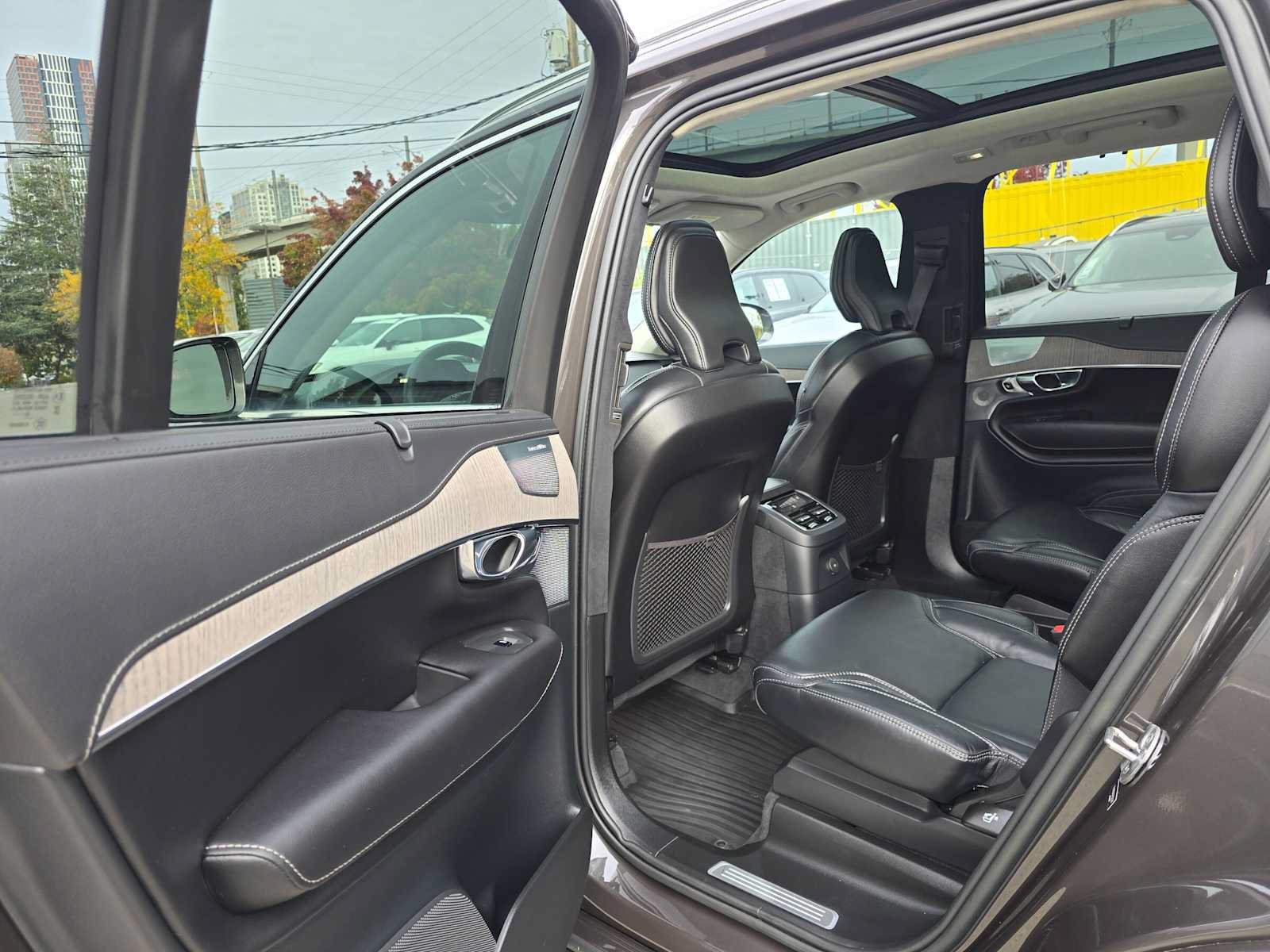 Used 2023 Volvo XC90 T8 Ultimate AWD/4WD image 16