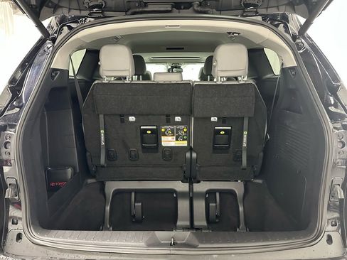 Used 2025 Toyota Sienna XLE image 53