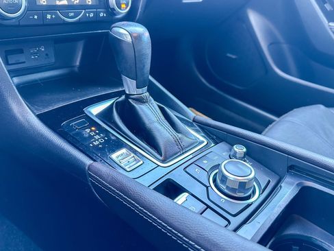 Used 2018 MAZDA MAZDA3 Grand Touring w/ Premium Equipment Package image 22