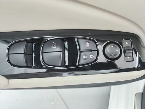 Used 2024 Nissan Altima 2.5 SL FWD image 34