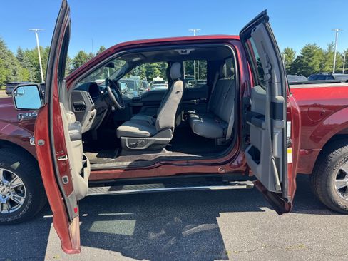 Used 2016 Ford F150 XLT w/ Equipment Group 302A Luxury AWD/4WD image 9