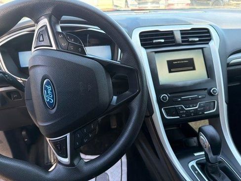 Used 2016 Ford Fusion SE FWD image 8