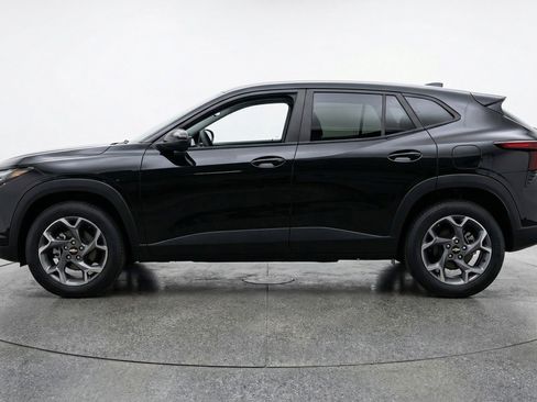 Used 2025 Chevrolet Trax LT w/ LT Convenience Package FWD image 5