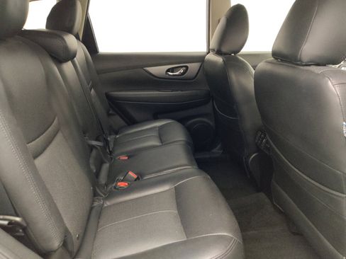 Used 2016 Nissan Rogue S w/ Appearance Package FWD image 19