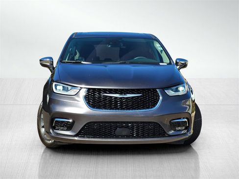 Used 2022 Chrysler Pacifica Limited image 2