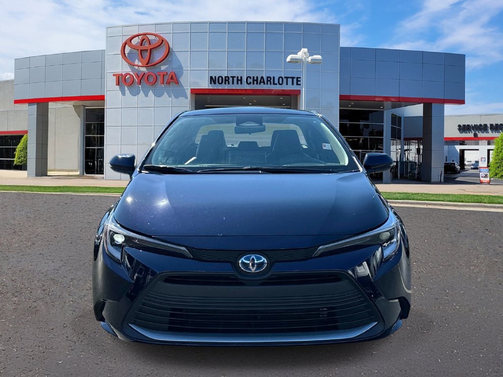 Used 2025 Toyota Corolla XLE FWD image 3