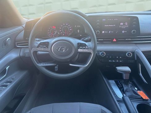 Used 2022 Hyundai Elantra SEL image 21