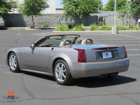 Used 2004 Cadillac XLR RWD image 11