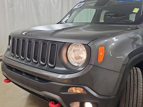 Used 2018 Jeep Renegade Trailhawk w/ UConnect 8.4 Nav Group image 37