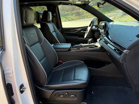 Used 2024 Cadillac Escalade Sport w/ LPO, ONYX Package image 29