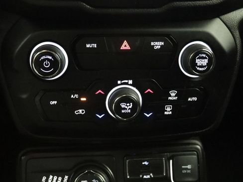 Used 2020 Jeep Renegade Trailhawk w/ Cold Weather Group AWD/4WD image 23