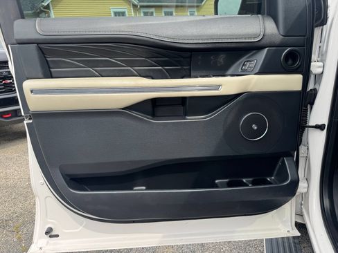 Used 2019 Ford Expedition Platinum AWD/4WD image 23
