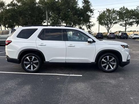 Certified 2024 Honda Pilot Touring image 3