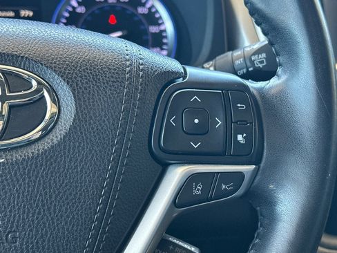 Used 2018 Toyota Highlander SE FWD image 33