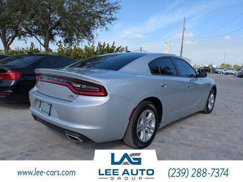 Used 2019 Dodge Charger SXT image 3