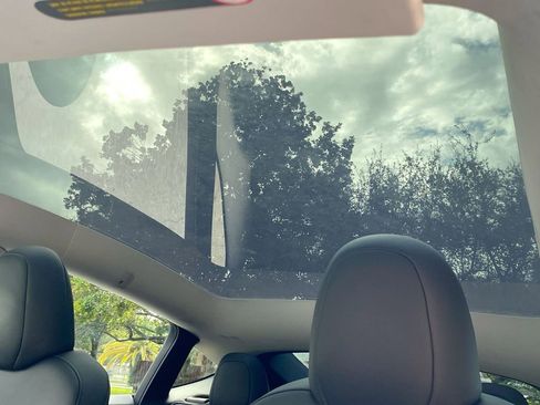 Used 2024 Tesla Model Y Performance image 12