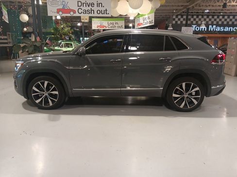 Used 2024 Volkswagen Atlas Cross Sport SEL Premium R-Line AWD/4WD image 9