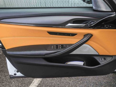 Used 2023 BMW M5 image 17