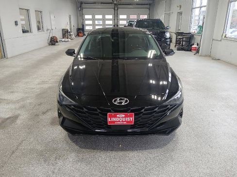 Used 2022 Hyundai Elantra SEL w/ Convenience Package image 3