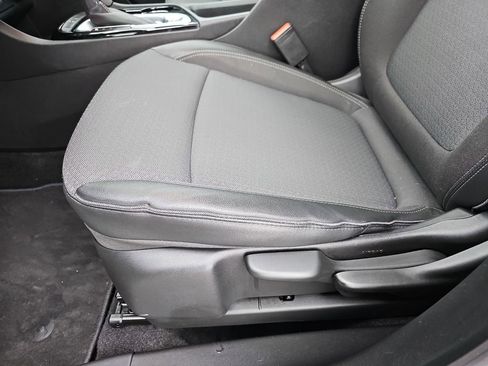 Certified 2022 Buick Encore GX Preferred w/ Sport Touring Package image 35