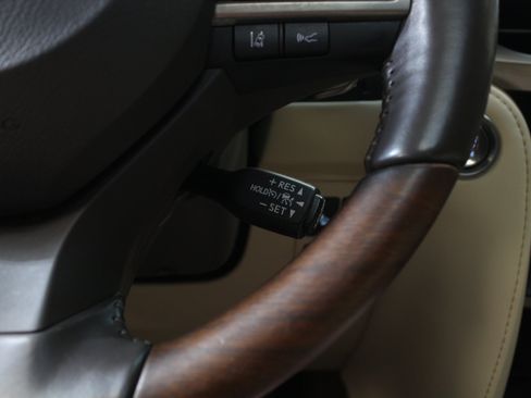 Used 2021 Lexus LX 570 4WD w/ Luxury Package image 56