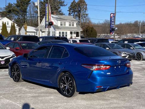 Used 2018 Toyota Camry SE w/ Moonroof Package image 3