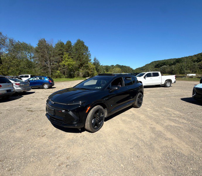 Used 2025 Chevrolet Equinox EV RS AWD/4WD image 2