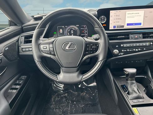 Certified 2025 Lexus ES 300h w/ Luxury Package image 29