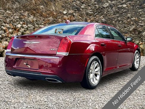 Used 2015 Chrysler 300 Limited RWD image 2
