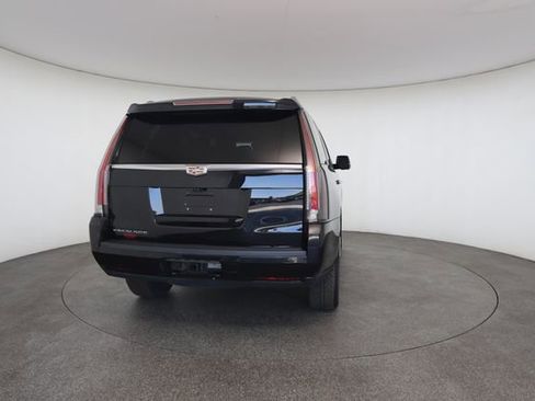Used 2019 Cadillac Escalade Luxury AWD/4WD image 16