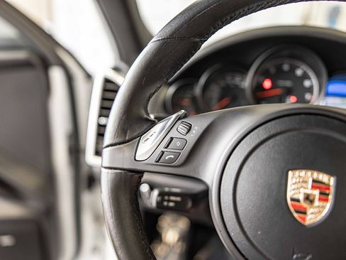 Used 2014 Porsche Cayenne Platinum Edition image 27