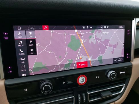 Used 2024 Porsche Macan image 24