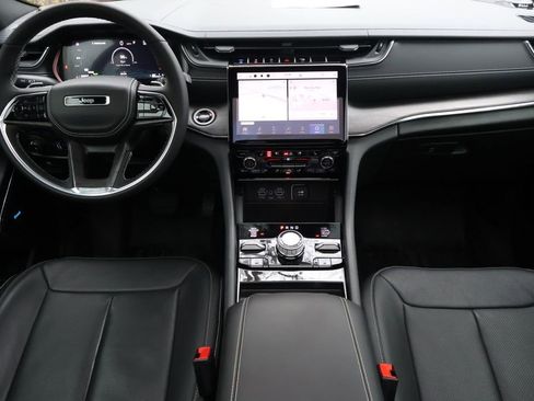 Used 2024 Jeep Grand Cherokee Overland image 14