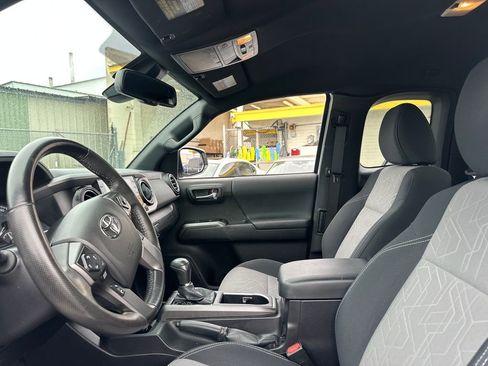 Used 2023 Toyota Tacoma TRD Sport image 11