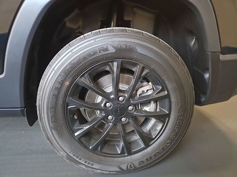 Used 2023 Jeep Cherokee Altitude Lux image 11