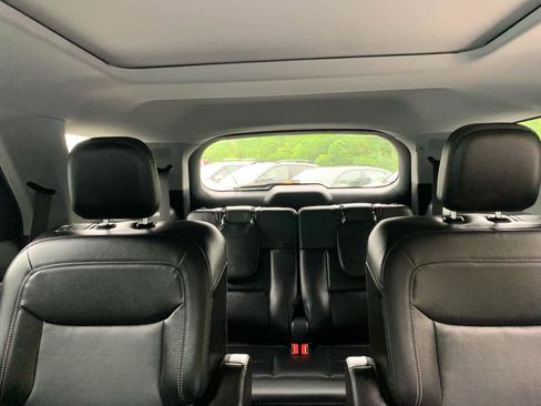 Used 2022 Ford Explorer Limited w/ Limited Technology Package image 28