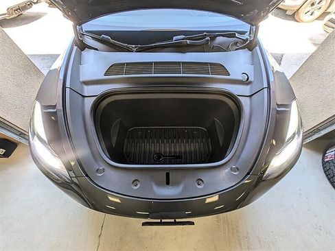 Used 2021 Tesla Model Y Long Range AWD/4WD image 17