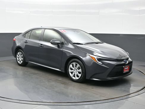 Used 2024 Toyota Corolla LE FWD image 8